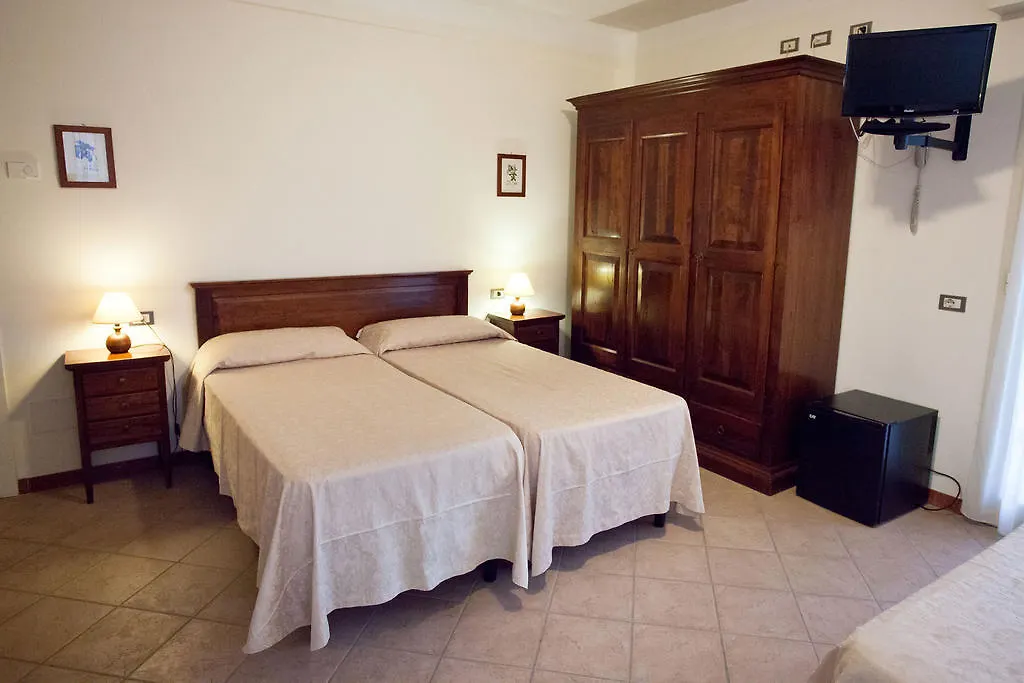 Albergo Le Giraffe Marina di Pietrasanta 3*,  Italy